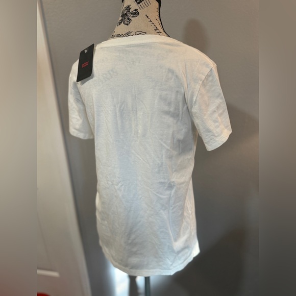 NWT Levi’s Women’s Graphic Logo Tee – White Floral - Picture 7 of 7